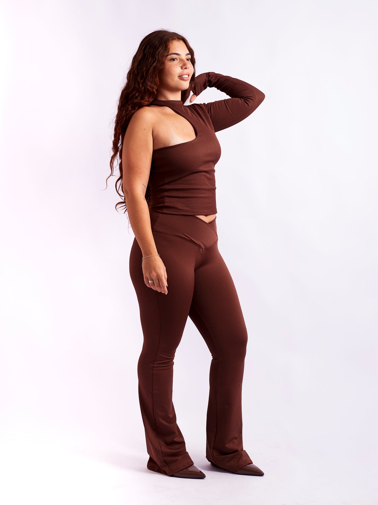 BLUSA OMBRO ÚNICO - MARROM